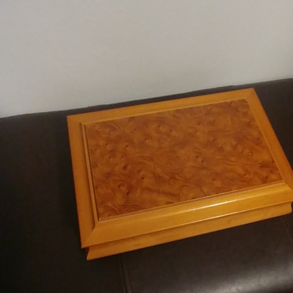 Wooden jewelry box - Picture 3 of 3
